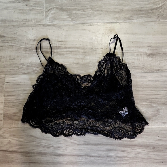 Hot Topic Other - Lace bandeau crop top